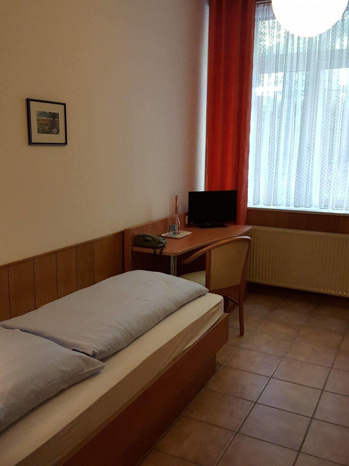 Waldhotel Zur Holzmuhle Eldagsen Buitenkant foto