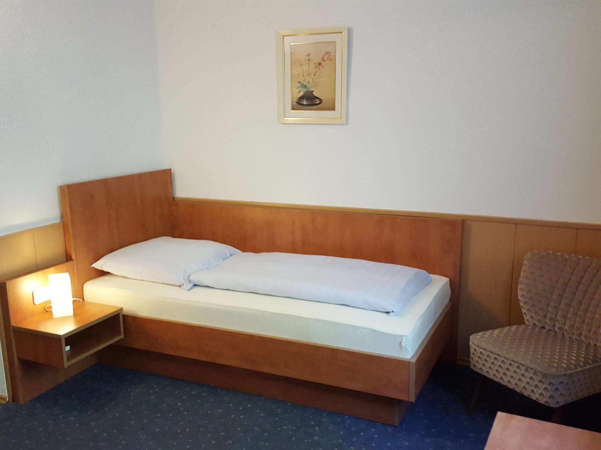 Waldhotel Zur Holzmuhle Eldagsen Buitenkant foto
